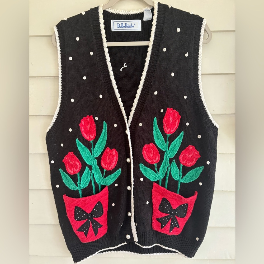 BellePointe Vintage Floral and Bow Button Sweater Vest Size Large